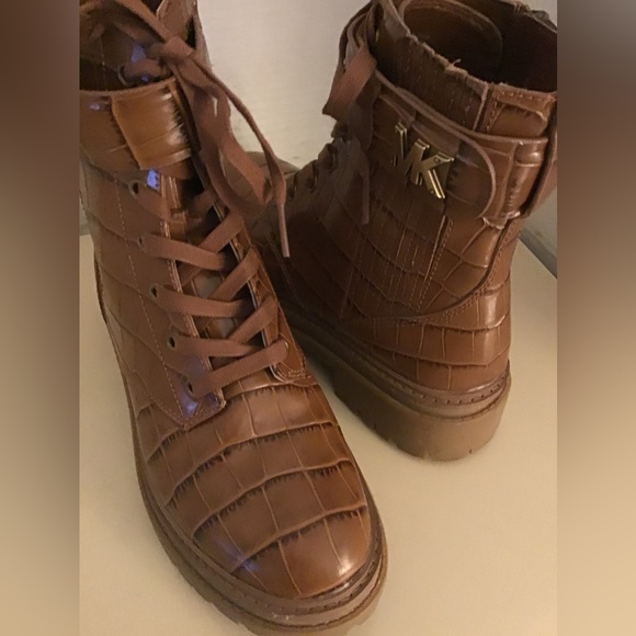 Michael Kors women chestnut brown embossing Parker combat boots US 6.5 - Picture 1 of 12